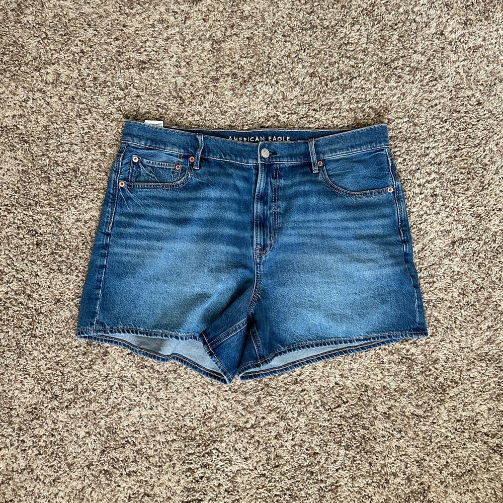 AE strigid super high rise relaxed denim shorts size 14 never worn